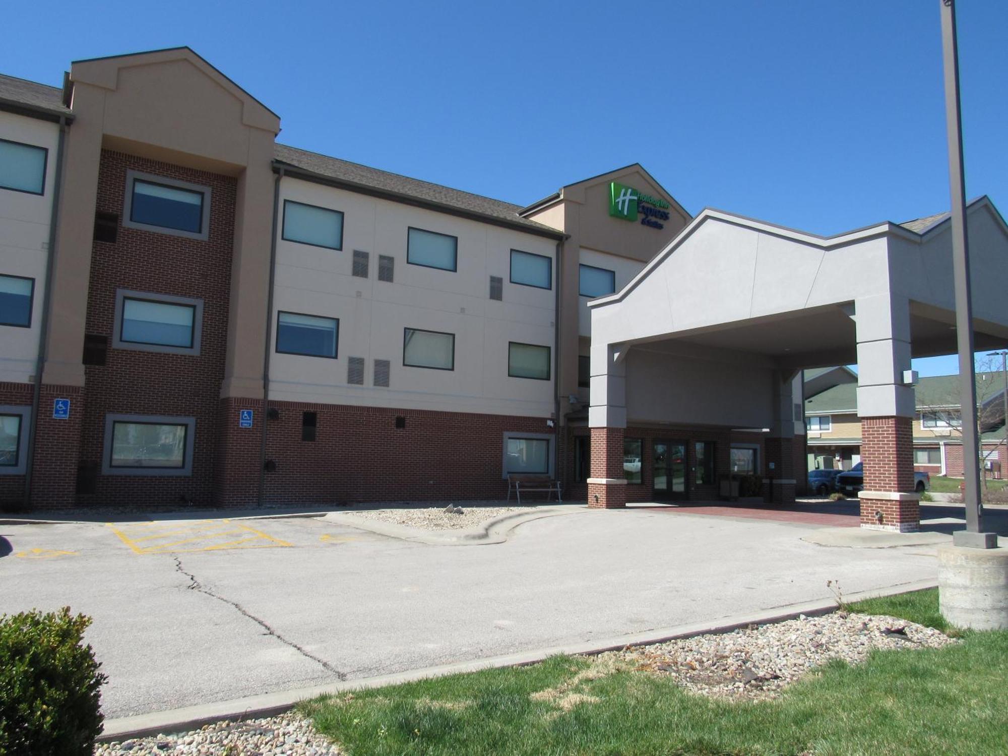 Holiday Inn Express Hotel & Suites Lincoln South By Ihg Bagian luar foto