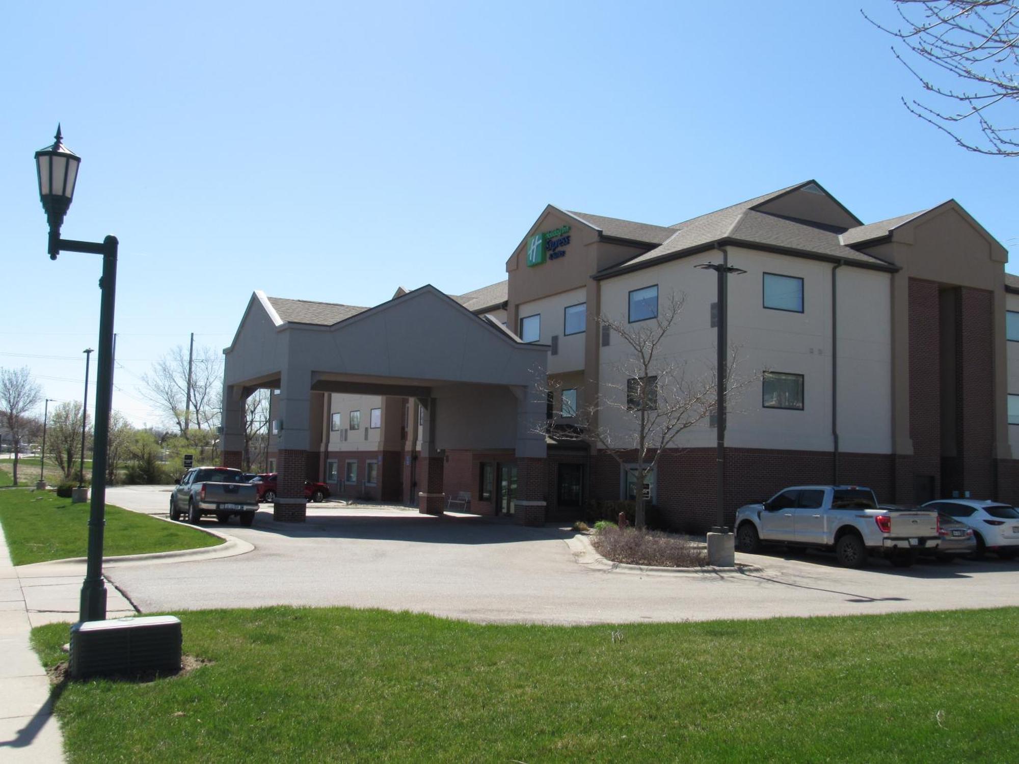 Holiday Inn Express Hotel & Suites Lincoln South By Ihg Bagian luar foto