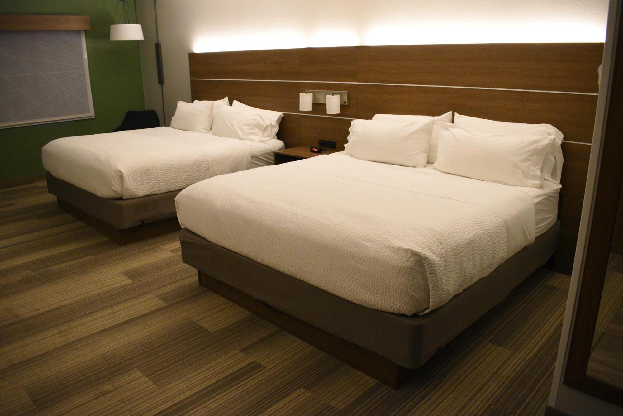 Holiday Inn Express Hotel & Suites Lincoln South By Ihg Bagian luar foto
