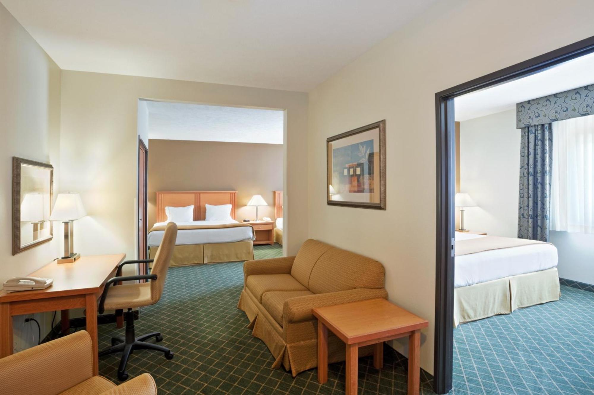 Holiday Inn Express Hotel & Suites Lincoln South By Ihg Bagian luar foto